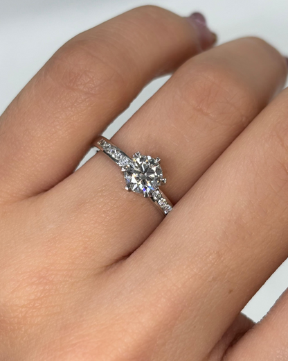 Anillo con pave .70 ct