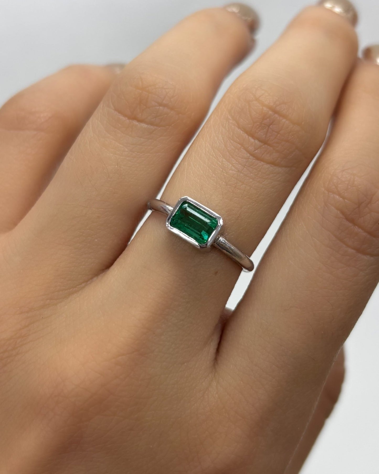 Anillo esmeralda 0.70 ct - Marquisse diamantes